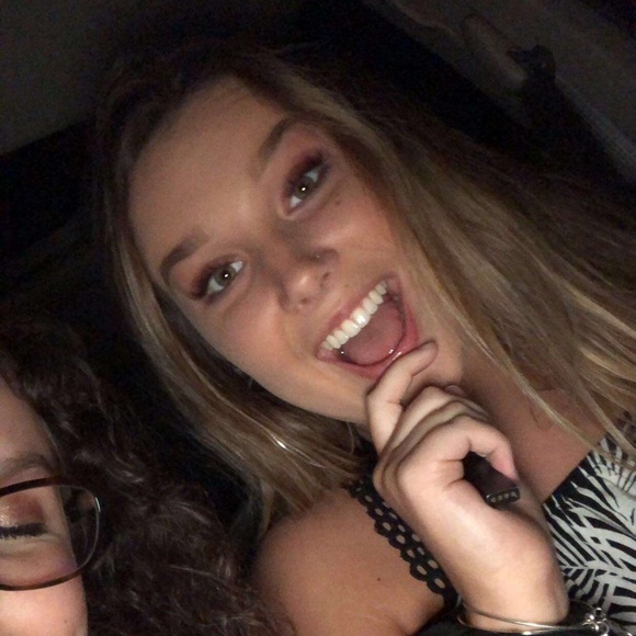 Meet your Posher, Dara - Picture 1 of 1